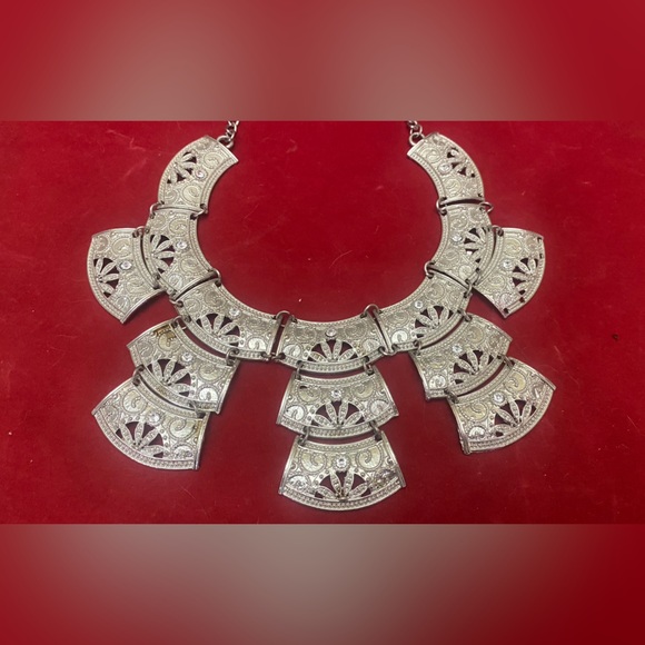 Necklace Diamond Rhinestones Silver Flower Filigree Collar Bib Type Fashion 16" - Picture 2 of 8